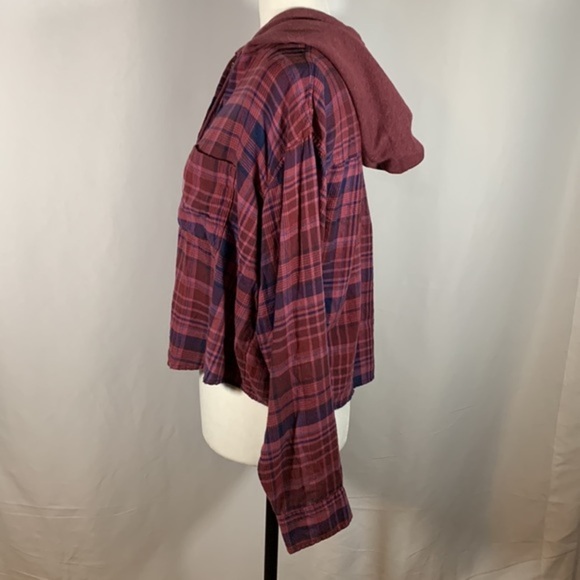 American Eagle Red/Burgundy Plaid Distressed Button Down Cropped Shirt NWT - Picture 4 of 10